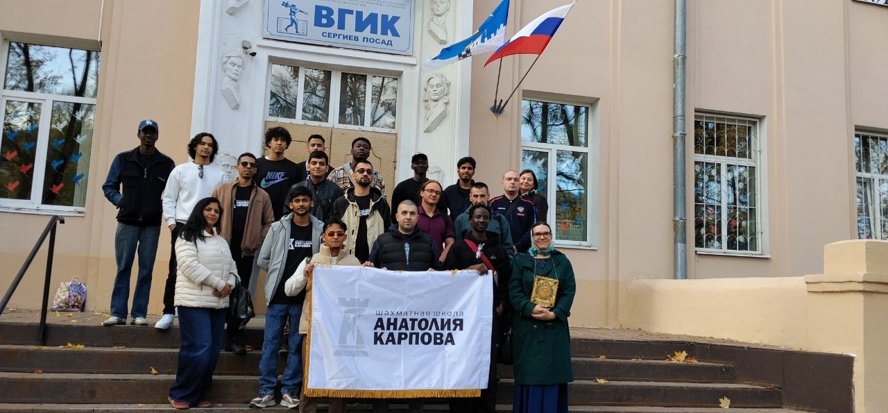 Участники и организаторы турнира у Сергиево-Посадского филиала ВГИК